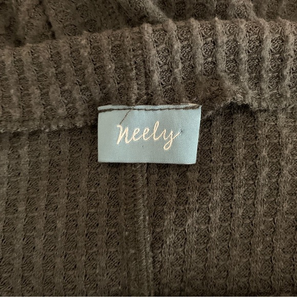 Neely Black Waffle Knit Thermal Dolman Sleeve Long Cuff Pullover - Picture 6 of 6
